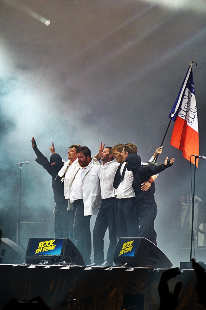 The Hives music band with french flag on stage Rock en Seine festival France Blog United States of Paris blog